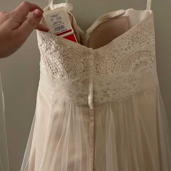 David’s bridal wedding gown - Picture 3 of 4